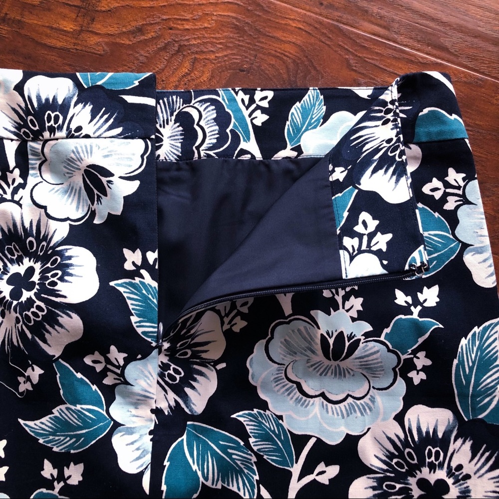 SOLD | LOFT | Floral Skirt - Picture 6 of 7